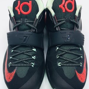KD VII Blk/Red/Grn Mens size 10